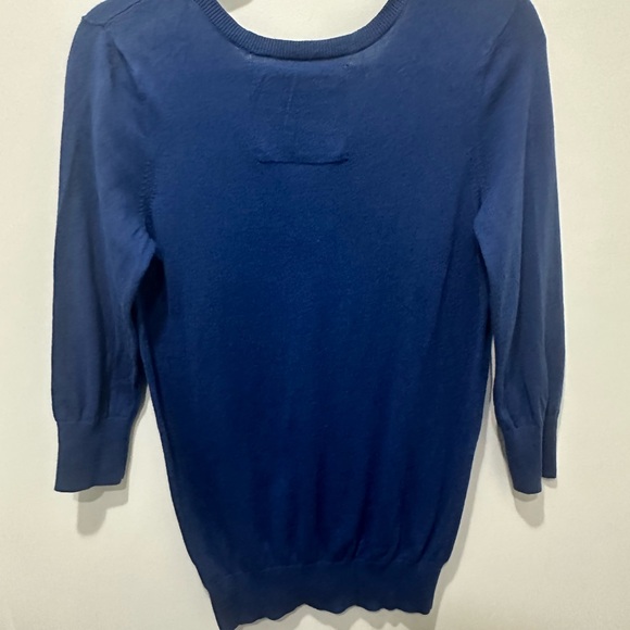 Abercrombie medium v-neck sweater with 3/4 sleeves - Picture 2 of 2